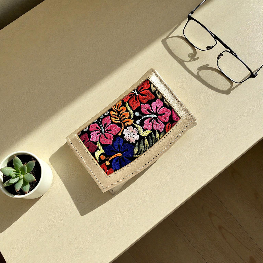 Billetera Andrea con Bordado