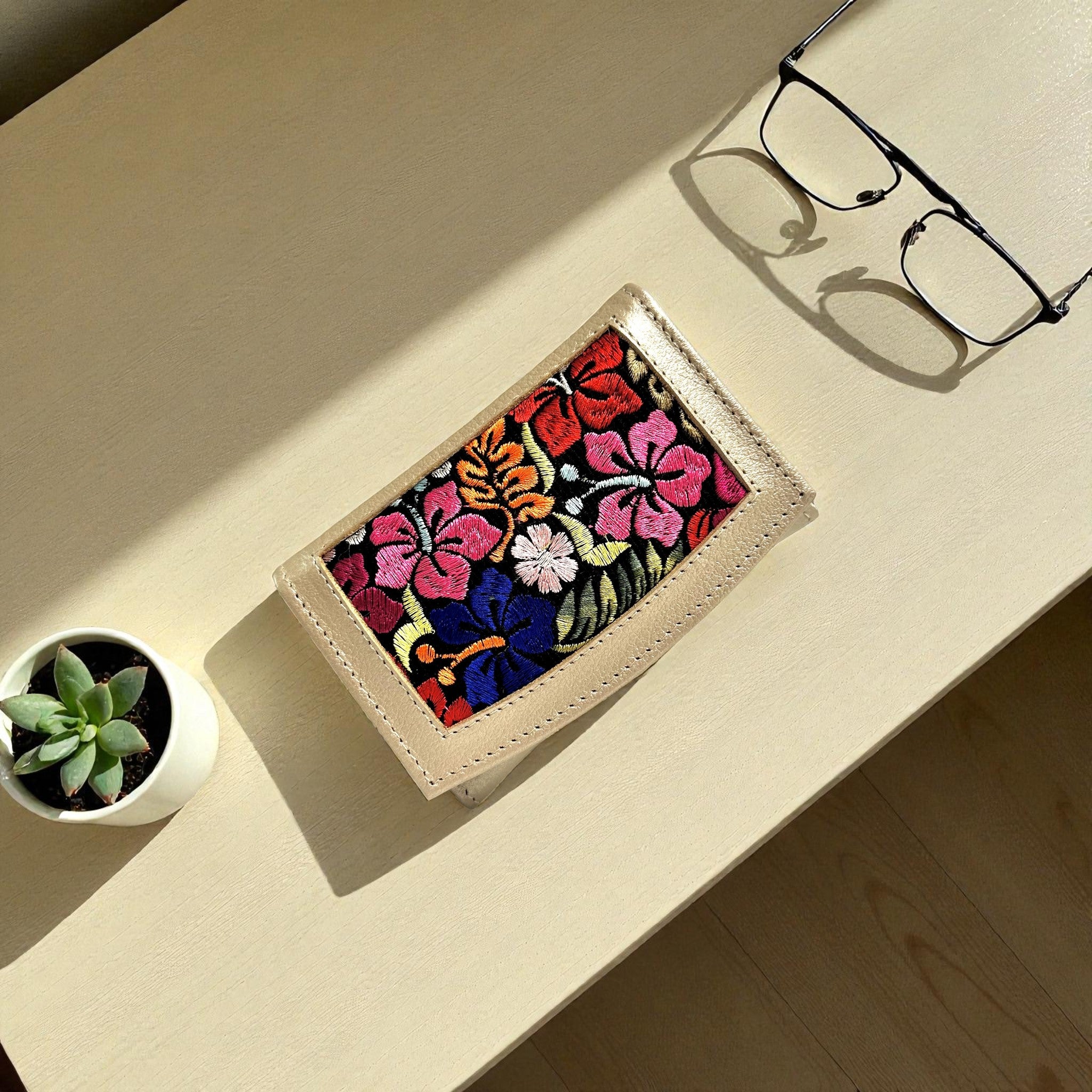 Billetera Andrea con Bordado