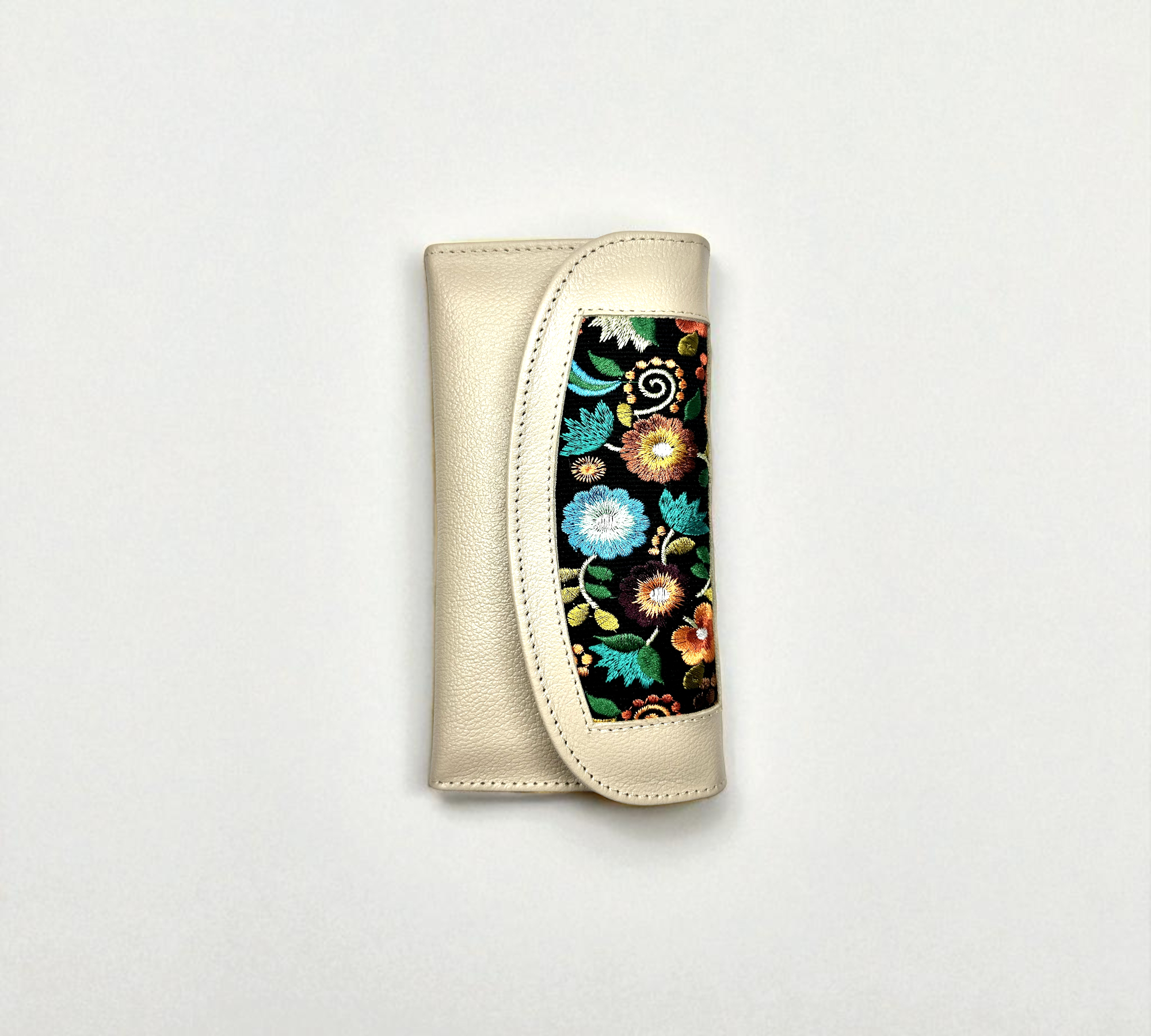 Billetera de mujer Abigail con Bordado