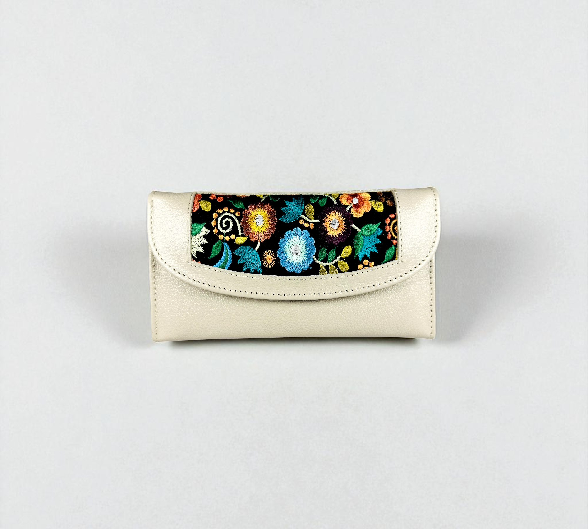 Billetera de mujer Abigail con Bordado