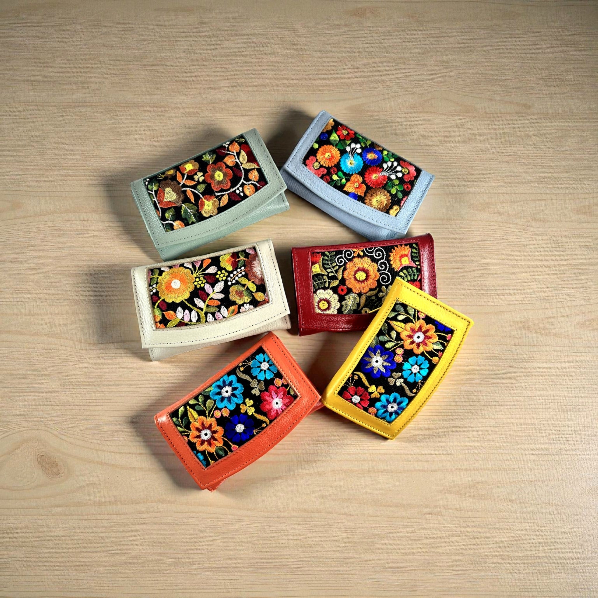 Billetera Andrea con Bordado