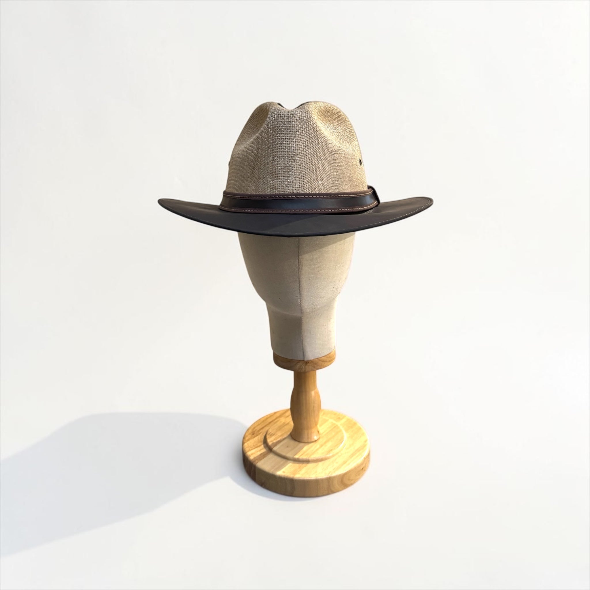 Sombrero de Cuero y Yute