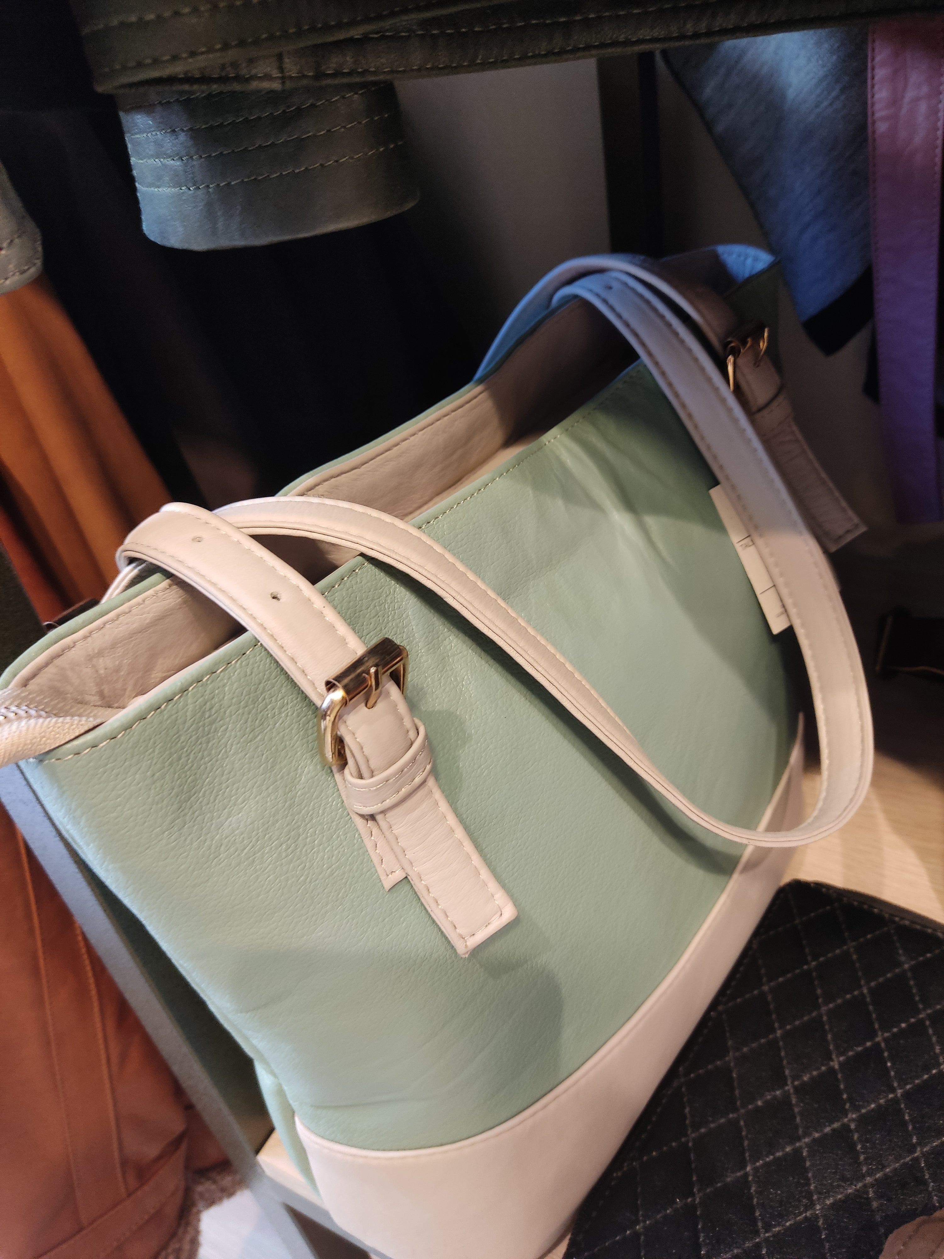 Cartera adriana